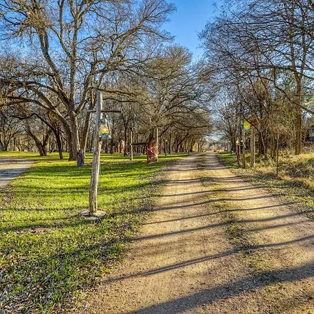 The Pecan @ Mendelbaum Winery Guest Cabins Villa